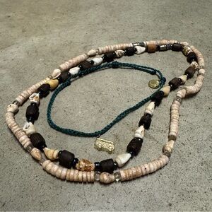 Pura Vida Bus bracelet anklet green and gold. seashell necklace